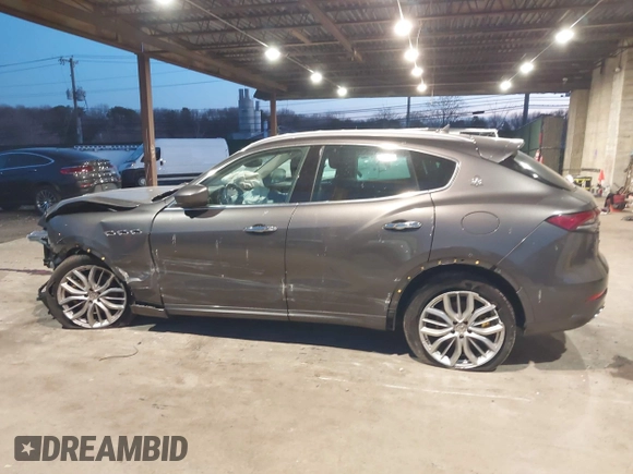 2021 Maserati Levante GranLusso with VIN ZN661XUL4MX372196, listed as a IAAI auction lot 41012396 with 37,600 mi miles. Bid and sale history available at carsss.com. Image 15.