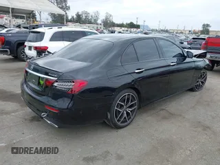 2022 Mercedes-Benz E 450 z VIN W1KZF5KB8NB092932, wystawiony jako IAAI lot #42052966 z przebiegiem 57 176 mil mil oraz . Historia ofert i sprzedaży dostępna na DreamBid. Obrazek 4.