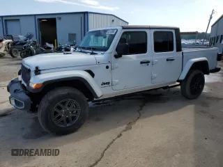 2024 Jeep Gladiator Sport S z VIN 1C6HJTAG1RL120129, wystawiony jako Copart lot #52415555 z przebiegiem 9 979 mil mil oraz Szkoda całkowita • Salvage title. Historia ofert i sprzedaży dostępna na DreamBid. Obrazek 1.
