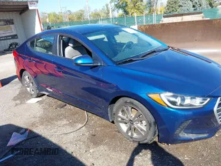 2017 Hyundai Elantra SE z VIN 5NPD84LF5HH128749, wystawiony jako IAAI lot #40633740 z przebiegiem 125 260 mil mil oraz . Historia ofert i sprzedaży dostępna na DreamBid. Obrazek 1.