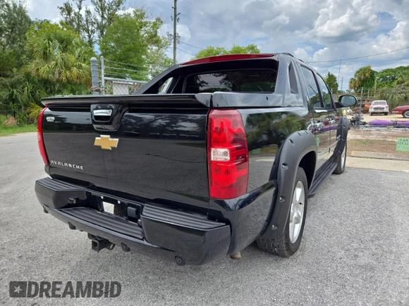 2013 Chevrolet Avalanche LTZ z VIN 3GNTKGE77DG250771, wystawiony jako Copart lot #59786255 z przebiegiem 150 363 mil mil oraz Czysty tytuł • Clean title. Historia ofert i sprzedaży dostępna na DreamBid. Obrazek 4.