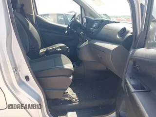 2013 Nissan NV200 SV z VIN 3N6CM0KN8DK690795, wystawiony jako IAAI lot #42254323 z przebiegiem 154 092 mil mil oraz . Historia ofert i sprzedaży dostępna na DreamBid. Obrazek 5.