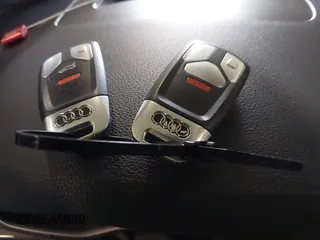 2018 Audi S5 Prestige z VIN WAU24GF55JN013434, wystawiony jako IAAI lot #41570467 z przebiegiem Nie podano mil oraz . Historia ofert i sprzedaży dostępna na DreamBid. Obrazek 11.