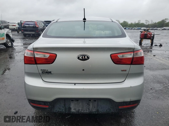2013 Kia Rio LX z VIN KNADM4A30D6272845, wystawiony jako Copart lot #58018695 z przebiegiem 60 589 mil mil oraz Czysty tytuł • Clean title. Historia ofert i sprzedaży dostępna na DreamBid. Obrazek 6.