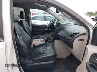 2013 Chrysler Town & Country Touring with VIN 2C4RC1BG7DR629829, listed as a IAAI auction lot 42152230 with 188,473 mi miles. Bid and sale history available at carsss.com. Image 5.