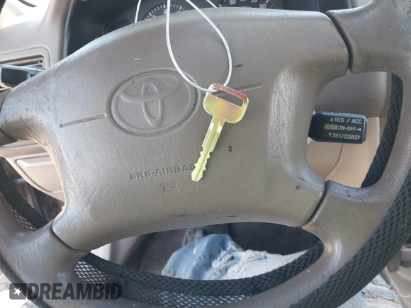 1998 Toyota Corolla VE z VIN 2T1BR18E2WC019524, wystawiony jako IAAI lot #41997009 z przebiegiem 255 968 mil mil oraz . Historia ofert i sprzedaży dostępna na DreamBid. Obrazek 11.