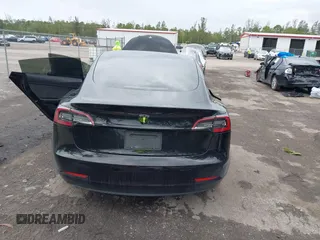 2023 Tesla Model 3 z VIN 5YJ3E1EA4PF433466, wystawiony jako IAAI lot #42249247 z przebiegiem 39 808 mil mil oraz . Historia ofert i sprzedaży dostępna na DreamBid. Obrazek 17.
