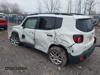 2018 Jeep Renegade Latitude with VIN ZACCJABB3JPJ30796, listed as a IAAI auction lot 41925363 with 71,397 mi miles. Bid and sale history available at carsss.com. Image 3.