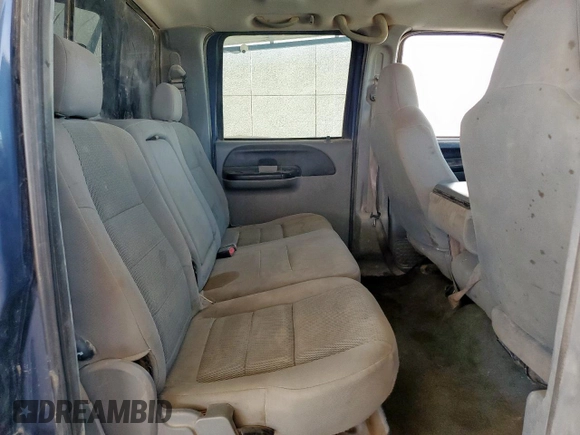 2006 Ford F-250 XL z VIN 1FTSW21P16EB96976, wystawiony jako Copart lot #60084075 z przebiegiem 140 092 mil mil oraz Szkoda całkowita • Salvage title. Historia ofert i sprzedaży dostępna na DreamBid. Obrazek 10.