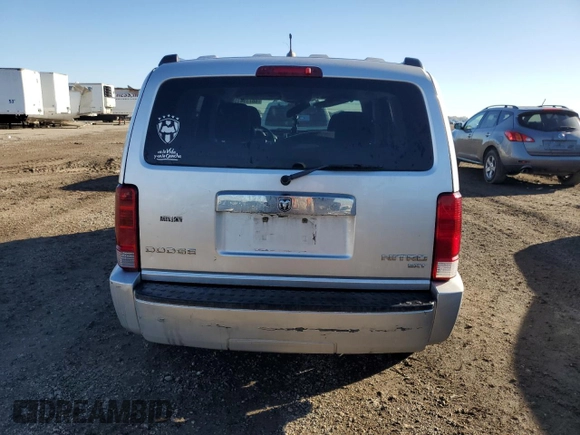 2010 Dodge Nitro SXT z VIN 1D4PT5GK5AW106990, wystawiony jako Copart lot #88719415 z przebiegiem 193 019 mil mil oraz Szkoda całkowita • Salvage title. Historia ofert i sprzedaży dostępna na DreamBid. Obrazek 6.