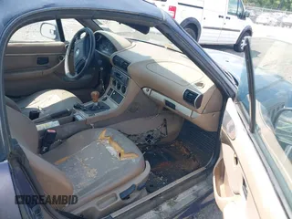 1996 BMW 3 Series Z3 1.9 z VIN 4USCH7327TLB75423, wystawiony jako IAAI lot #42822752 z przebiegiem Nie podano mil oraz . Historia ofert i sprzedaży dostępna na DreamBid. Obrazek 5.