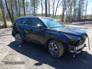 2023 Toyota Highlander L z VIN 5TDKDRAH0PS007527, wystawiony jako IAAI lot #41853034 z przebiegiem 28 090 mil mil oraz . Historia ofert i sprzedaży dostępna na DreamBid. Obrazek 1.