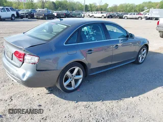 2012 Audi A4 Premium Plus z VIN WAUFFAFL5CN017171, wystawiony jako IAAI lot #42122900 z przebiegiem 49 702 mil mil oraz . Historia ofert i sprzedaży dostępna na DreamBid. Obrazek 4.