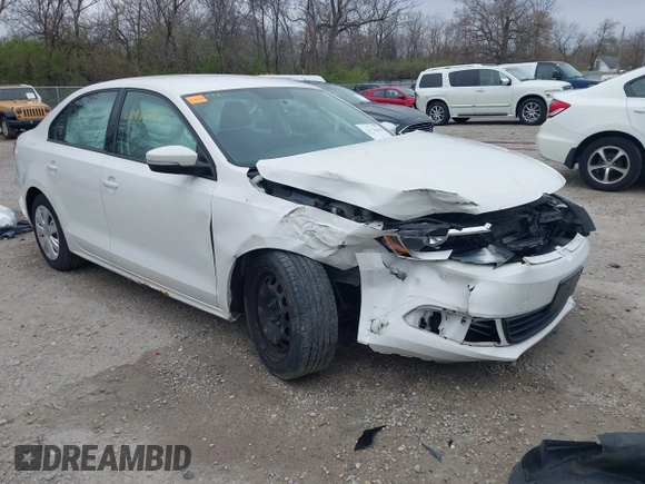 2014 Volkswagen Jetta SE z VIN 3VWD17AJ8EM211169, wystawiony jako IAAI lot #41978416 z przebiegiem 141 545 mil mil oraz . Historia ofert i sprzedaży dostępna na DreamBid. Obrazek 1.