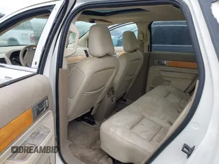 2007 Lincoln MKX z VIN 2LMDU88C27BJ13038, wystawiony jako IAAI lot #42342316 z przebiegiem Nie podano mil oraz . Historia ofert i sprzedaży dostępna na DreamBid. Obrazek 8.