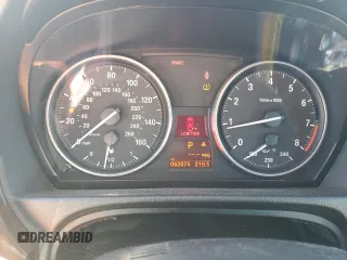 2009 BMW 3 Series 328i z VIN WBAWL13519PX24330, wystawiony jako Copart lot #45182135 z przebiegiem 63 074 mil mil oraz Szkoda całkowita • Salvage title. Historia ofert i sprzedaży dostępna na DreamBid. Obrazek 9.