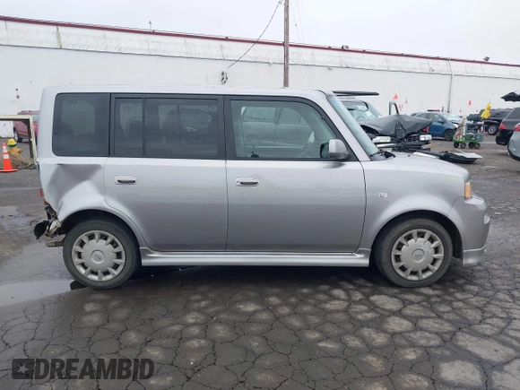 2006 Scion xB z VIN JTLKT324364065061, wystawiony jako IAAI lot #41558299 z przebiegiem 186 106 mil mil oraz . Historia ofert i sprzedaży dostępna na DreamBid. Obrazek 13.