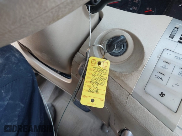 2005 Toyota Avalon XL z VIN 4T1BK36B55U032452, wystawiony jako IAAI lot #42054019 z przebiegiem 228 183 mil mil oraz . Historia ofert i sprzedaży dostępna na DreamBid. Obrazek 11.