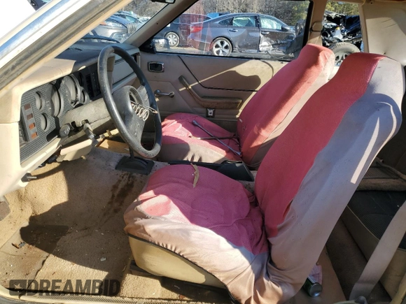 1986 Ford Mustang z VIN NOVIN42794605, wystawiony jako Copart lot #42794605 z przebiegiem 62 794 mil mil oraz Nie do naprawy • Non repairable. Historia ofert i sprzedaży dostępna na DreamBid. Obrazek 7.