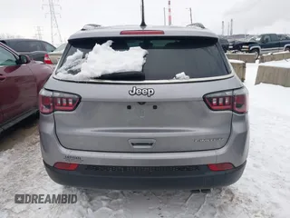 2019 Jeep Compass Limited with VIN 3C4NJCCB0KT819355, listed as a IAAI auction lot 41304561 with 69,892 mi miles. Bid and sale history available at carsss.com. Image 16.
