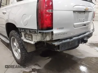 2015 Chevrolet Tahoe LT z VIN 1GNSKBKC7FR255956, wystawiony jako IAAI lot #42310560 z przebiegiem 215 968 mil mil oraz . Historia ofert i sprzedaży dostępna na DreamBid. Obrazek 18.