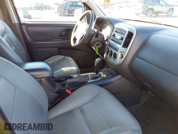 2005 Ford Escape Hybrid with VIN 1FMYU96H05KE01130, listed as a IAAI auction lot 41711338 with 288,964 mi miles. Bid and sale history available at carsss.com. Image 5.