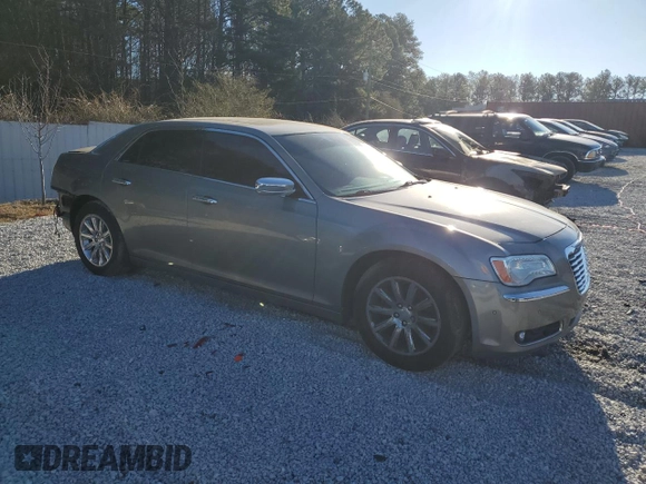 2014 Chrysler 300 C z VIN 2C3CCAEG9EH328699, wystawiony jako Copart lot #88137275 z przebiegiem 132 555 mil mil oraz Szkoda całkowita • Salvage title. Historia ofert i sprzedaży dostępna na DreamBid. Obrazek 4.