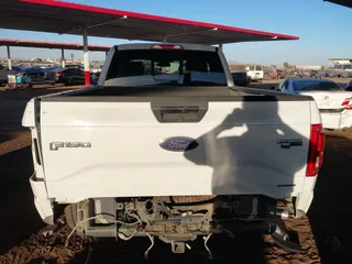 2015 Ford F-150 XLT z VIN 1FTEX1E87FFD13249, wystawiony jako IAAI lot #41214373 z przebiegiem 66 076 mil mil oraz . Historia ofert i sprzedaży dostępna na DreamBid. Obrazek 16.