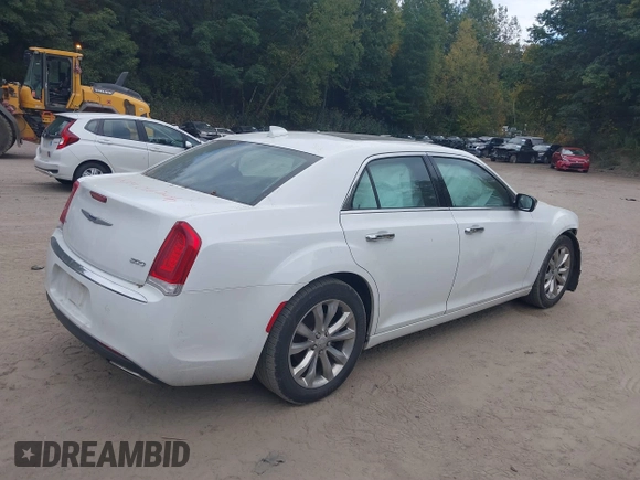 2019 Chrysler 300 Limited with VIN 2C3CCAKG7KH634459, listed as a IAAI auction lot 40450997 with 97,809 mi miles. Bid and sale history available at carsss.com. Image 4.