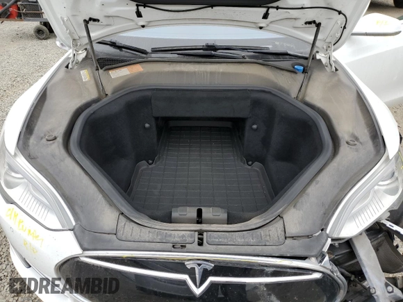 2013 Tesla Model S z VIN 5YJSA1DNXDFP21418, wystawiony jako Copart lot #59131655 z przebiegiem 106 428 mil mil oraz Szkoda całkowita • Salvage title. Historia ofert i sprzedaży dostępna na DreamBid. Obrazek 11.