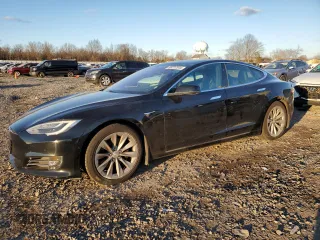 2019 Tesla Model S 75D z VIN 5YJSA1E23KF330239, wystawiony jako Copart lot #86737544 z przebiegiem Nie podano mil oraz Szkoda całkowita • Salvage title. Historia ofert i sprzedaży dostępna na DreamBid. Obrazek 1.