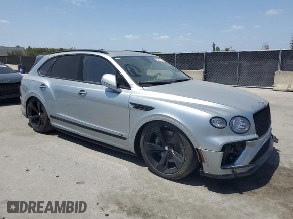 2022 Bentley Bentayga V8 z VIN SJAAM2ZV9NC011752, wystawiony jako Copart lot #54847785 z przebiegiem Nie podano mil oraz Nie do naprawy. Historia ofert i sprzedaży dostępna na DreamBid. Obrazek 4.