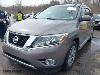 2014 Nissan Pathfinder SV with VIN 5N1AR2MNXEC664870, listed as a IAAI auction lot 41550116 with 126,076 mi miles. Bid and sale history available at carsss.com. Image 2.