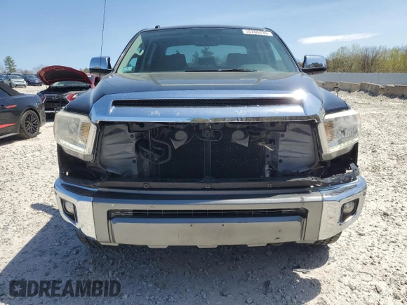 2017 Toyota Tundra Platinum z VIN 5TFAY5F18HX676029, wystawiony jako Copart lot #55206735 z przebiegiem 67 784 mil mil oraz Szkoda całkowita • Salvage title. Historia ofert i sprzedaży dostępna na DreamBid. Obrazek 5.