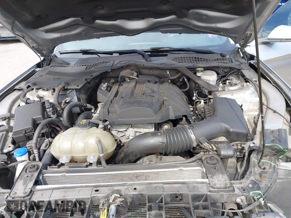 2020 Ford Mustang EcoBoost z VIN 1FATP8UH6L5131602, wystawiony jako IAAI lot #42228919 z przebiegiem 82 807 mil mil oraz . Historia ofert i sprzedaży dostępna na DreamBid. Obrazek 10.