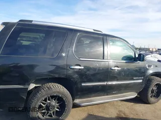 2009 Cadillac Escalade z VIN 1GYFK13289R242884, wystawiony jako IAAI lot #41320982 z przebiegiem 132 983 mil mil oraz . Historia ofert i sprzedaży dostępna na DreamBid. Obrazek 13.
