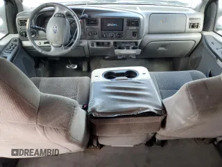 2003 Ford Excursion Special Serv z VIN 1FMNU41S13EC23961, wystawiony jako Copart lot #56982865 z przebiegiem 180 123 mil mil oraz Szkoda całkowita • Salvage title. Historia ofert i sprzedaży dostępna na DreamBid. Obrazek 8.