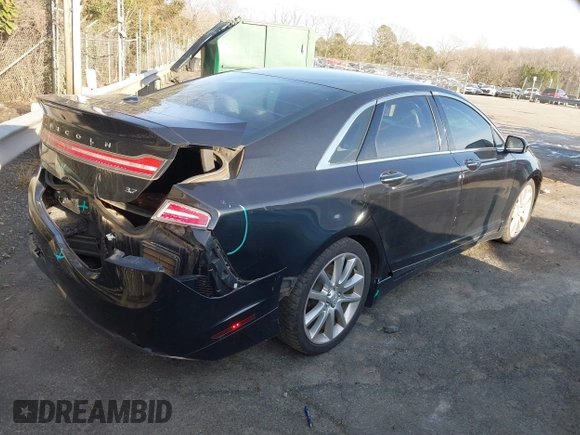 2015 Lincoln MKZ z VIN 3LN6L2GK4FR621332, wystawiony jako IAAI lot #41605753 z przebiegiem 101 686 mil mil oraz . Historia ofert i sprzedaży dostępna na DreamBid. Obrazek 4.