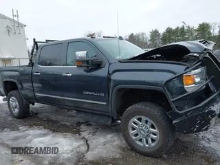 2019 GMC Sierra 2500HD Denali with VIN 1GT12SEY1KF229134, listed as a IAAI auction lot 41641498 with 97,691 mi miles. Bid and sale history available at carsss.com. Image 13.