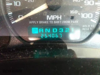 2002 Chevrolet Silverado 1500 with VIN 1GCEC14W12Z172537, listed as a IAAI auction lot 41950987 with 254,067 mi miles. Bid and sale history available at carsss.com. Image 7.
