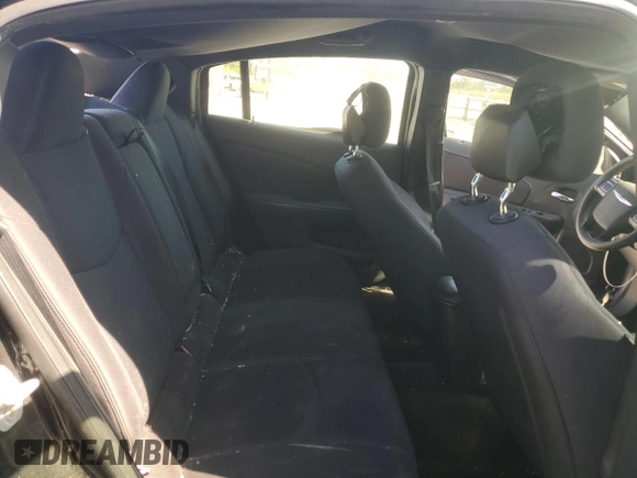 2013 Chrysler 200 LX z VIN 1C3CCBAB4DN586750, wystawiony jako Copart lot #58022225 z przebiegiem 165 631 mil mil oraz Szkoda całkowita • Salvage title. Historia ofert i sprzedaży dostępna na DreamBid. Obrazek 10.