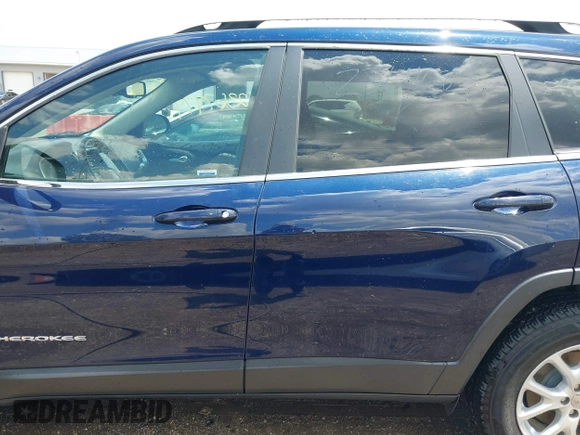 2016 Jeep Cherokee Latitude z VIN 1C4PJMCB1GW236468, wystawiony jako IAAI lot #42367979 z przebiegiem 72 301 mil mil oraz . Historia ofert i sprzedaży dostępna na DreamBid. Obrazek 14.