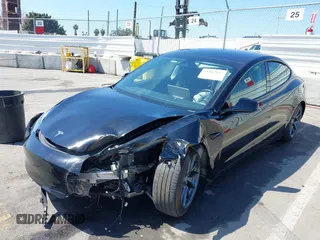2023 Tesla Model 3 z VIN 5YJ3E1EA8PF403113, wystawiony jako IAAI lot #41967532 z przebiegiem 19 545 mil mil oraz . Historia ofert i sprzedaży dostępna na DreamBid. Obrazek 2.