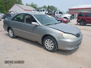 2006 Toyota Camry STD z VIN 4T1BE32K16U650639, wystawiony jako IAAI lot #42401393 z przebiegiem 211 583 mil mil oraz . Historia ofert i sprzedaży dostępna na DreamBid. Obrazek 1.