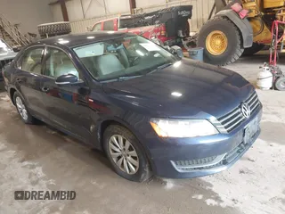 2014 Volkswagen Passat S z VIN 1VWAP7A34EC010664, wystawiony jako IAAI lot #42471970 z przebiegiem 121 204 mil mil oraz . Historia ofert i sprzedaży dostępna na DreamBid. Obrazek 1.