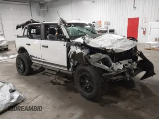 2024 Ford Bronco Wildtrak z VIN 1FMEE2BP9RLA70391, wystawiony jako IAAI lot #41639603 z przebiegiem 11 086 mil mil oraz . Historia ofert i sprzedaży dostępna na DreamBid. Obrazek 1.