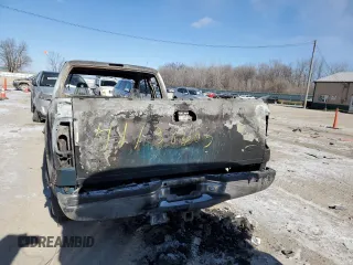 2000 Ford F-250 XL z VIN 1FTNX20F0YED45044, wystawiony jako Copart lot #41738605 z przebiegiem Nie podano mil oraz Szkoda całkowita • Salvage title. Historia ofert i sprzedaży dostępna na DreamBid. Obrazek 6.