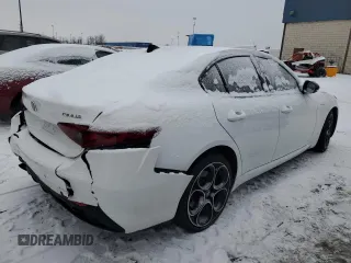 2022 Alfa Romeo Giulia Veloce z VIN ZARFANBN4N7659801, wystawiony jako Copart lot #88712265 z przebiegiem Nie podano mil oraz Czysty tytuł • Clean title. Historia ofert i sprzedaży dostępna na DreamBid. Obrazek 3.
