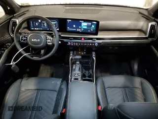 2025 Kia Sorento X-Line SX Prestige z VIN 5XYRKDJF7SG317606, wystawiony jako Copart lot #42024195 z przebiegiem 2566 mil mil oraz Szkoda całkowita • Salvage title. Historia ofert i sprzedaży dostępna na DreamBid. Obrazek 8.
