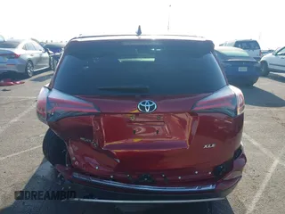 2018 Toyota RAV4 XLE with VIN JTMWFREV8JD119720, listed as a IAAI auction lot 41981890 with 43,048 mi miles. Bid and sale history available at carsss.com. Image 15.